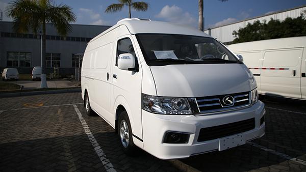 features of rental van in Dubai