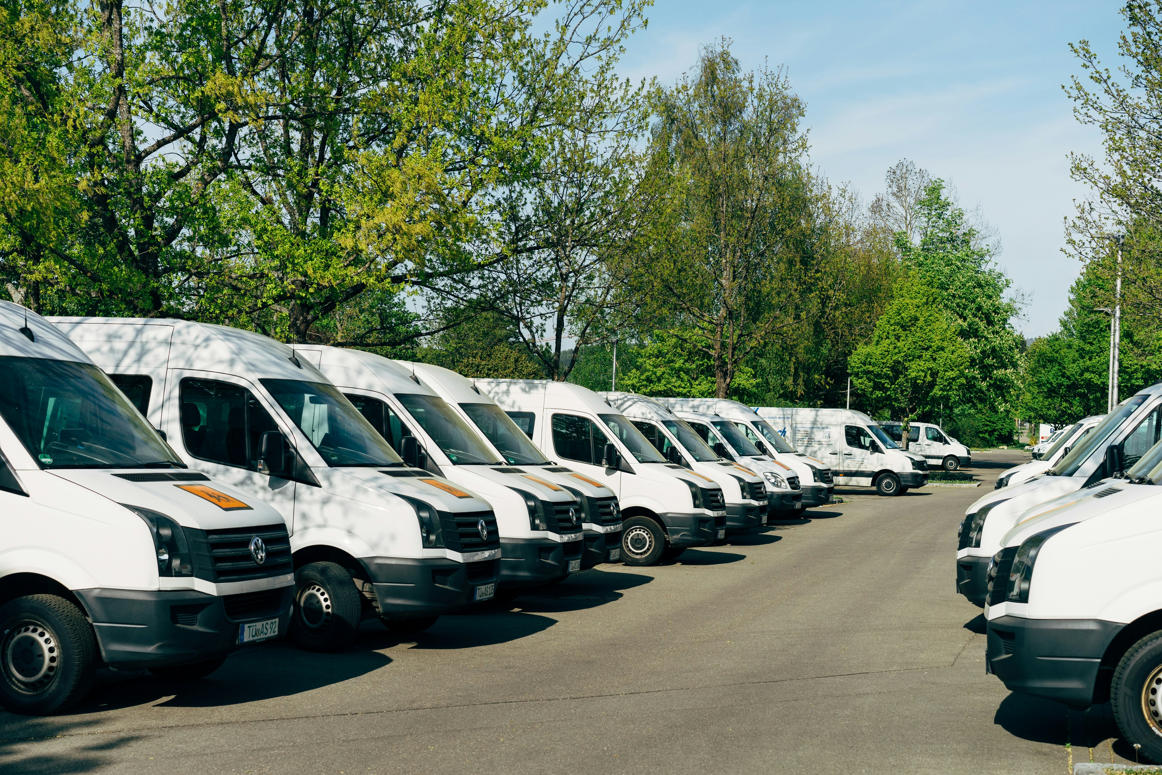 Revolutionizing Cold Chain Logistics: Chiller Vans with GPS Tracking Systems