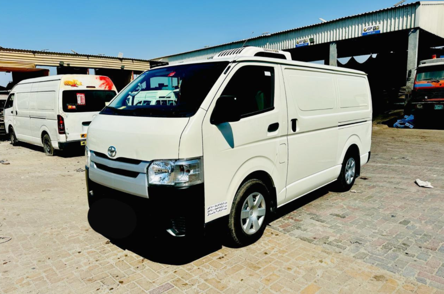 Dubai's Most Trusted Flower Delivery Van Rental Company